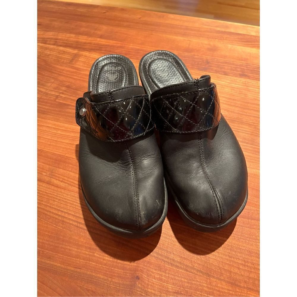 Crocs women size 9 black  leather quilted strap clobber clogs mules 4657